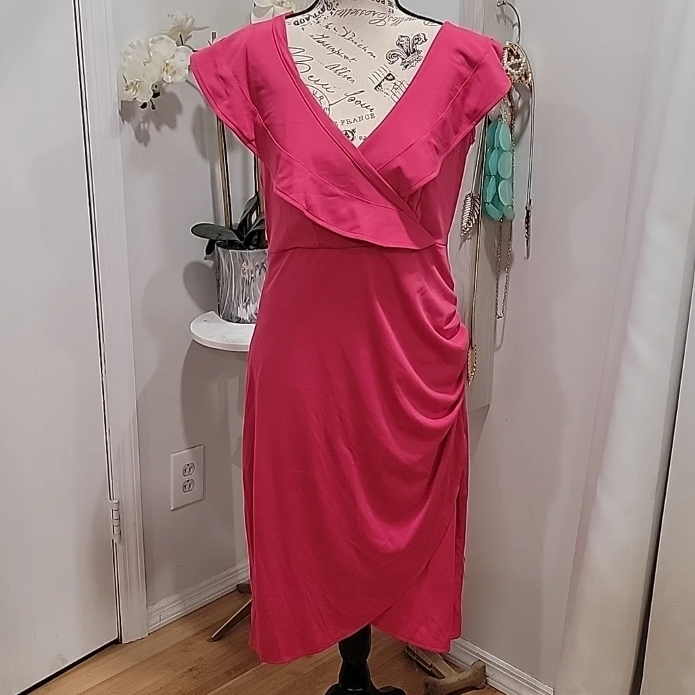 Barbiecore PINK V-NECK WITH RUSHED SIDE Sz.Large. C38 - Picture 1 of 4